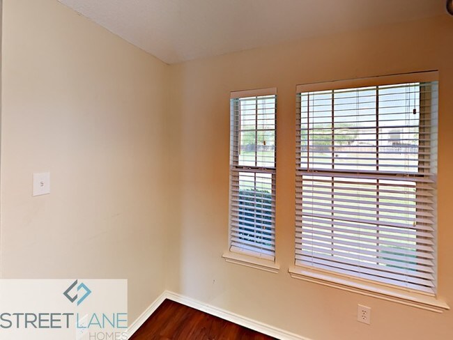 Building Photo - One Month Free Rent!