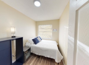 Building Photo - 3001 E 27th Ave