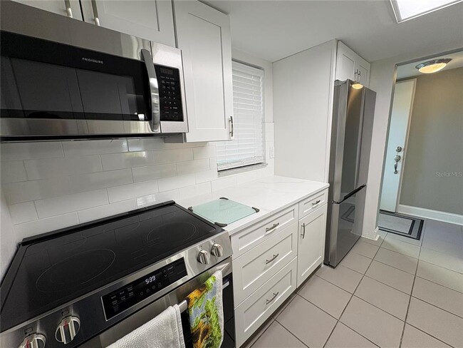 Building Photo - 464 N Paula Dr