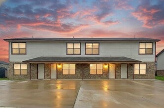 Building Photo - 1201 Monroe Loop