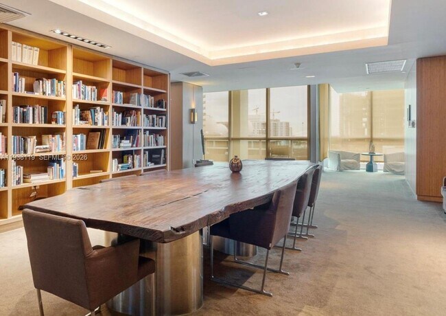 Building Photo - 900 Biscayne Blvd