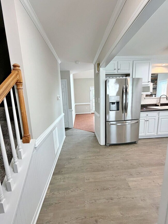 Foto del edificio - Updated Home in the Heart Of Chesterfield