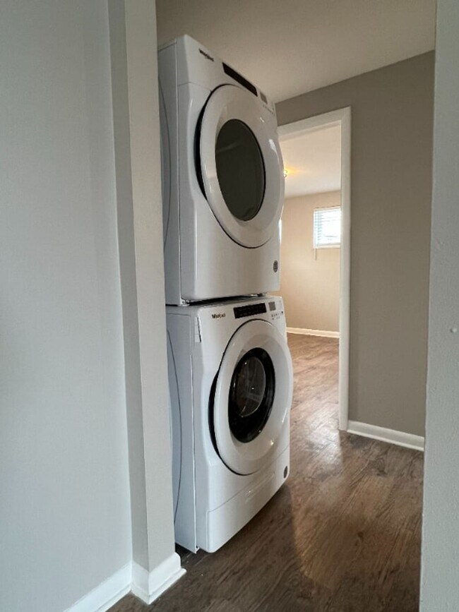 Building Photo - 10760 W 8th Pl