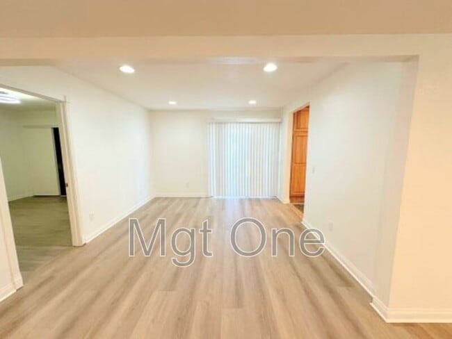 Building Photo - 13552 Poppy Pl