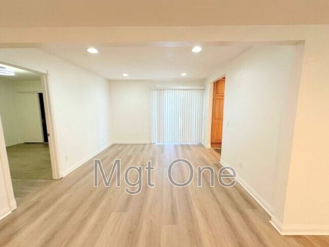 Foto del edificio - 13552 Poppy Pl