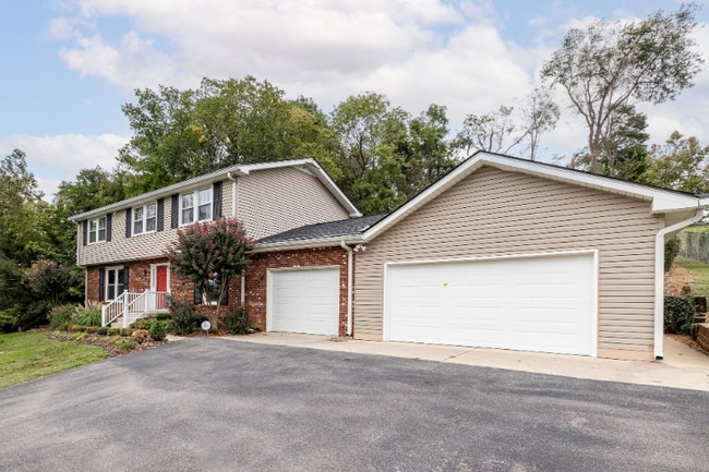 Building Photo - 924 Saundersville Ferry Rd