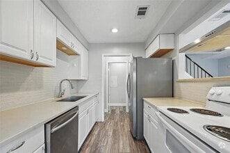 Building Photo - 3931 N Garland Ave