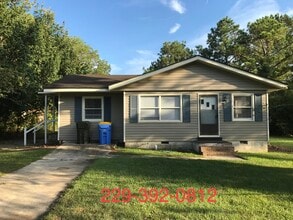 Building Photo - 1403 Sanders Dr