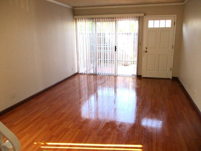 Building Photo - 2 Bedroom Fremont Home is close to everyth...
