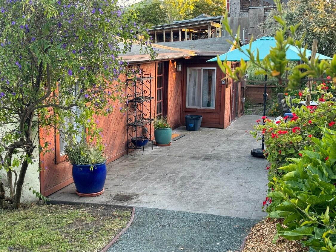Primary Photo - 4256 Santa Rita Rd