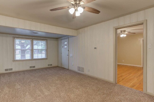 Building Photo - 4 Bedroom in Tech Terrace!!