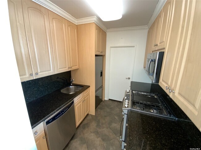 Foto del edificio - 26910 Grand Central Pkwy