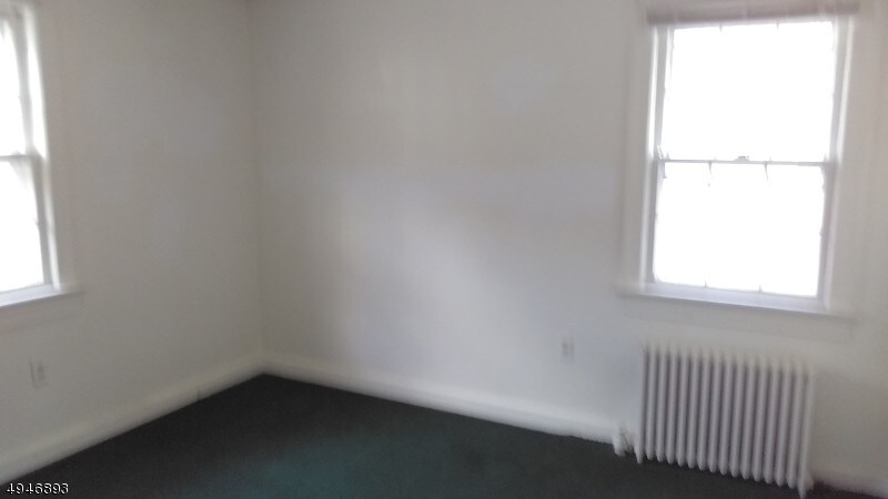Building Photo - 614 W Brook Rd