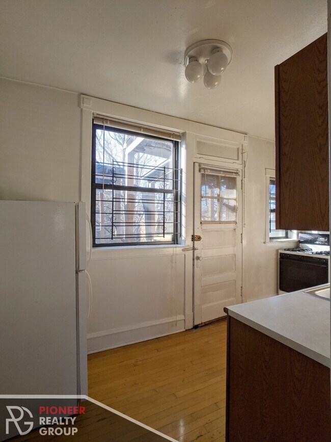 Foto del edificio - 1448 W Cornelia Ave