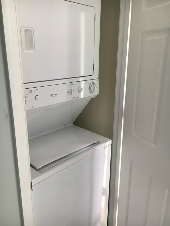 Building Photo - 2 bedroom, 2 bath condo NEAR FOLLY BEACH