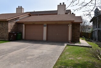 Building Photo - 1800/1806-1806 Rawhide Loop