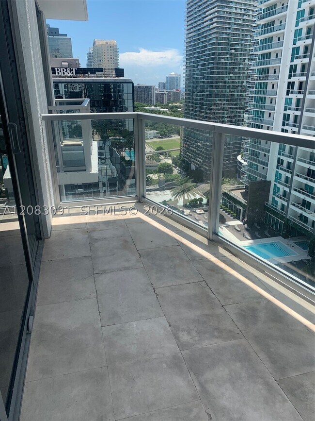 Building Photo - 1060 Brickell Ave