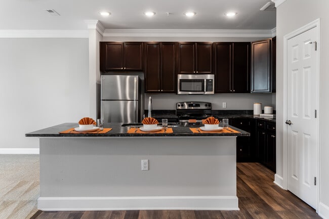Building Photo - Meadow Branch Luxury Apartments