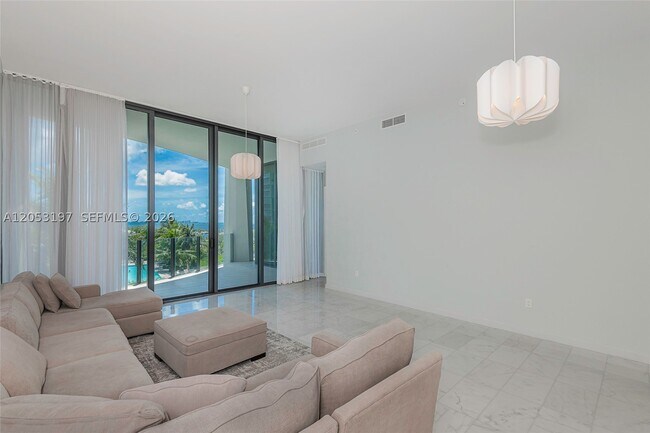 Building Photo - 2821 S Bayshore Dr