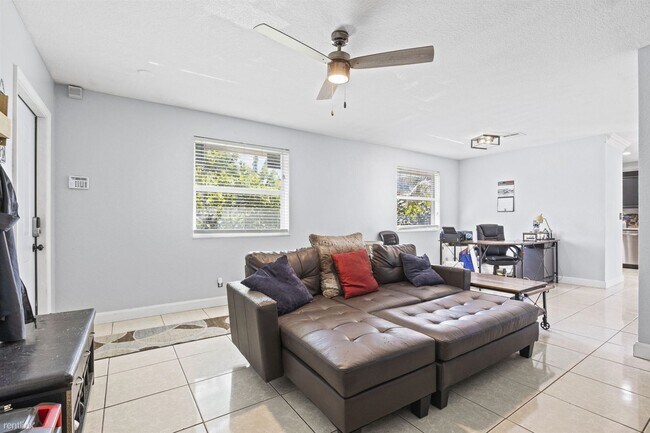 Building Photo - 3 br, 2 bath House - 1651 Suwanee Dr