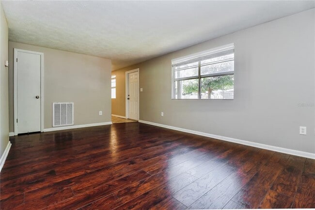 Foto del edificio - 6412 Pueblo Ave