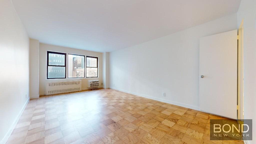 Primary Photo - 236 E 36th St