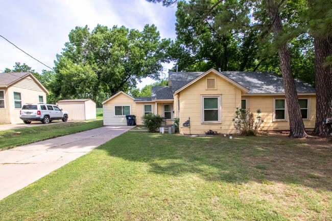 Photo - 1916 Houston Pl House