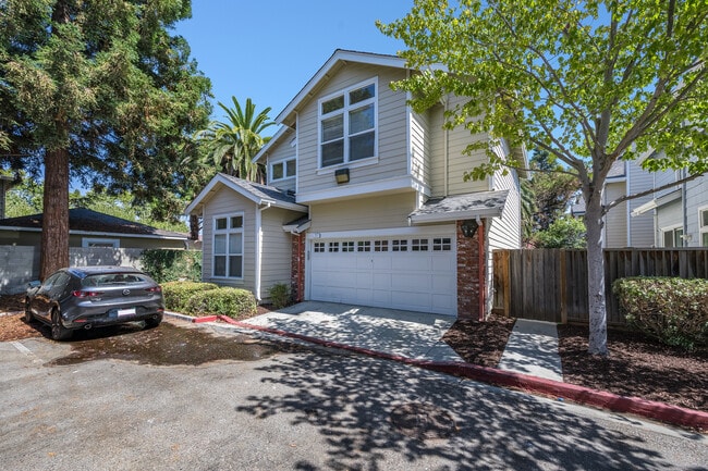 Building Photo - 714 Varsi Pl