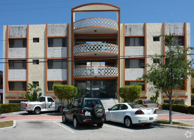 Building Photo - Marseille Apts