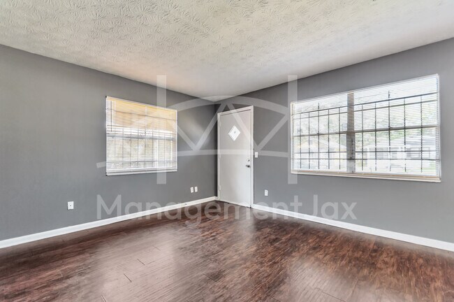 Foto del edificio - 1130 W 21st St