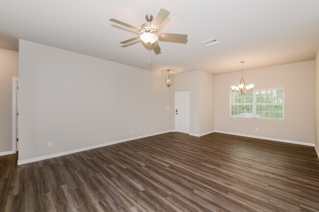 Building Photo - 216 Prineville St