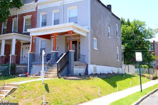 Foto del edificio - 422 Lyndhurst St