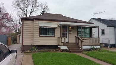 Building Photo - 560 Detroit Ave