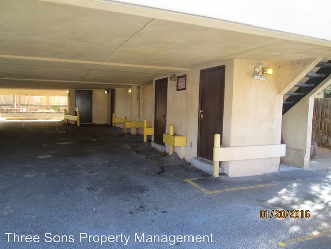 Building Photo - 318 La Veta Dr