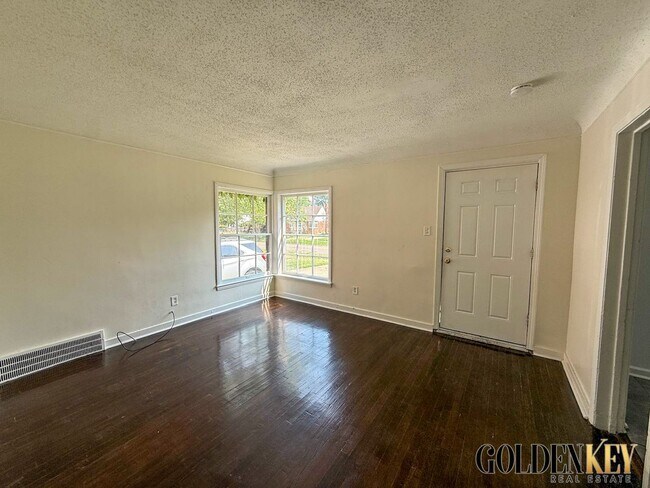 Foto del edificio - Eastside Remodeled 3 bedroom home near 8 M...