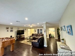 Building Photo - 102 Lariat Dr