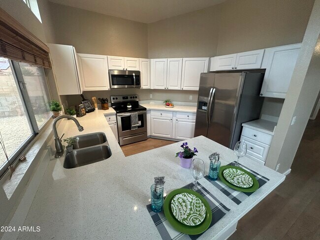 Foto del edificio - 120 W Mohawk Ln