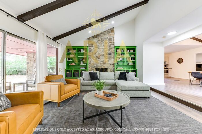 Primary Photo - Unique 3 bed/2 bath Property with HUGE Bon...