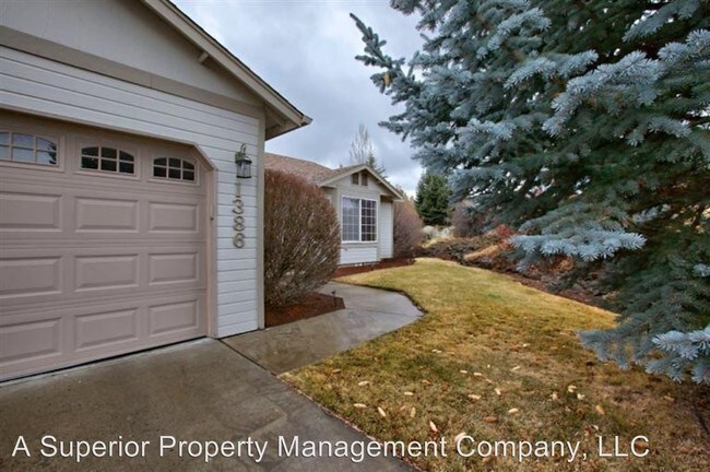 Building Photo - 1386 NE Providence Dr