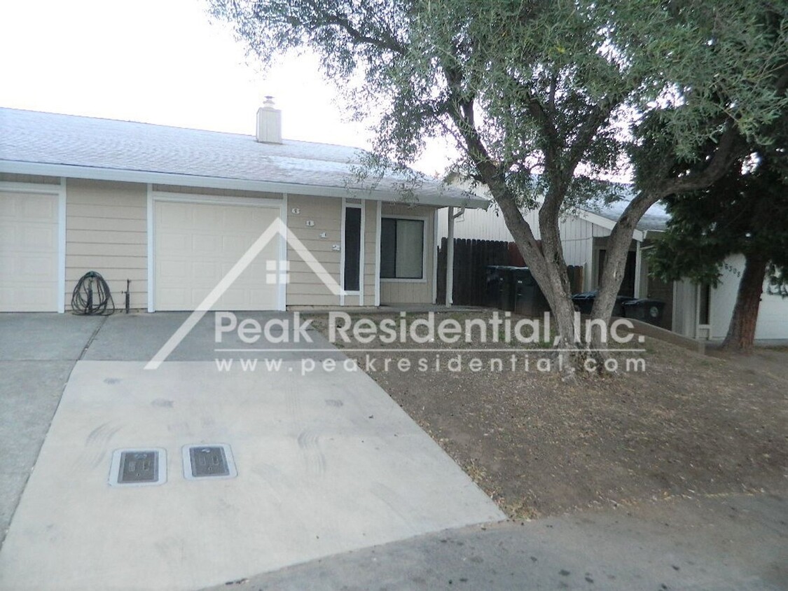 Foto principal - Very nice Citrus Heights 2bd/2ba Duplex wi...