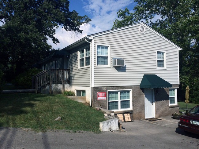 Building Photo - 3100 Marion Dr