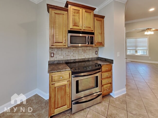 Building Photo - 15936 Landview Ln