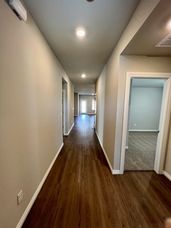 Building Photo - 6423 Park Hill Dr