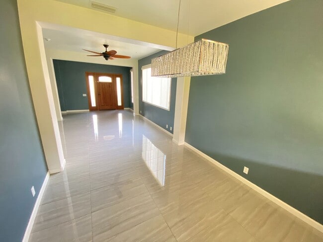 Foto del edificio - Wide Open Spaces – Renovated 5-Bedroom Hom...