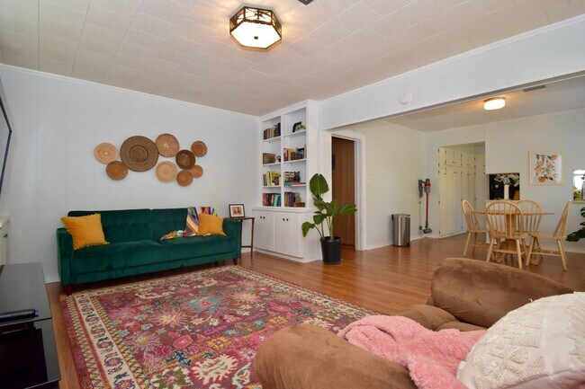 Building Photo - 3 Bed 2 Bath Home on Tech Drive