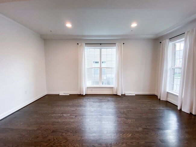 Building Photo - 29 Meadow Creek Ln