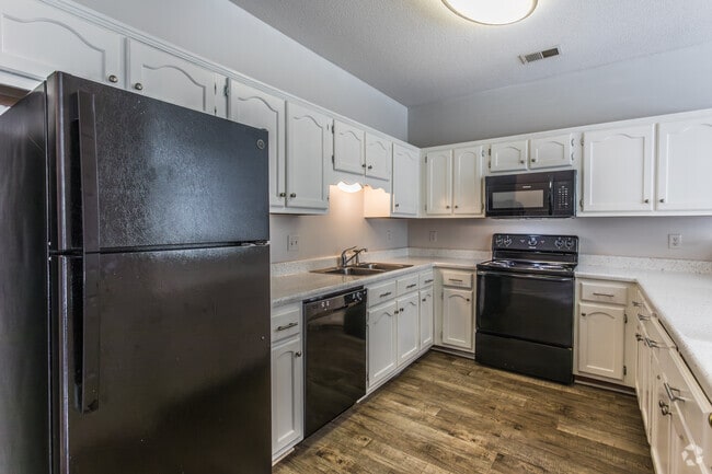 1 habitación, 1 baño - 869 pies cuadrados - Cocina - Weatherstone Apartments