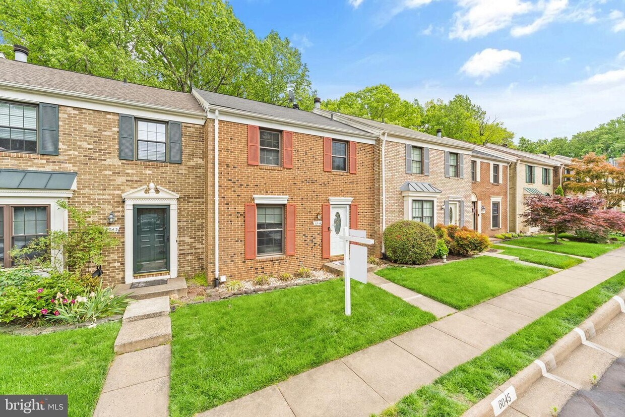 6045 Clerkenwell Ct, Burke, VA 22015 Townhouse for Rent in Burke, VA