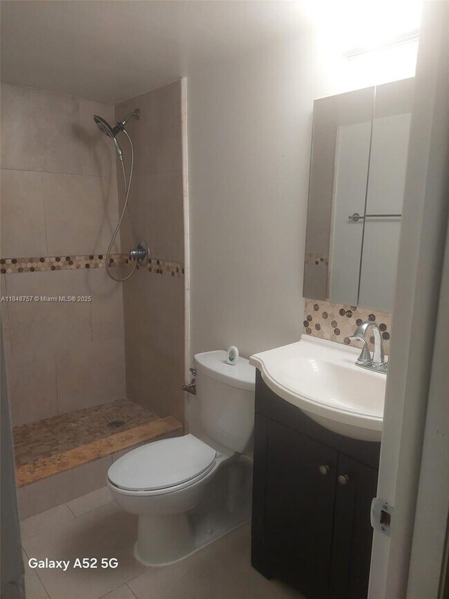 Foto del edificio - 14421 N Kendall Dr