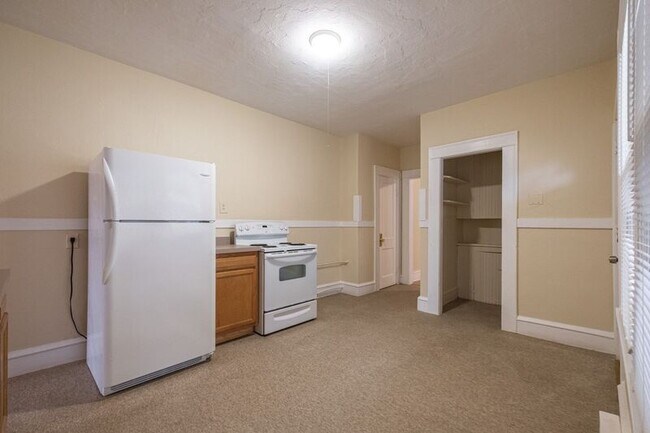 Foto del edificio - 72 Kensington Ave